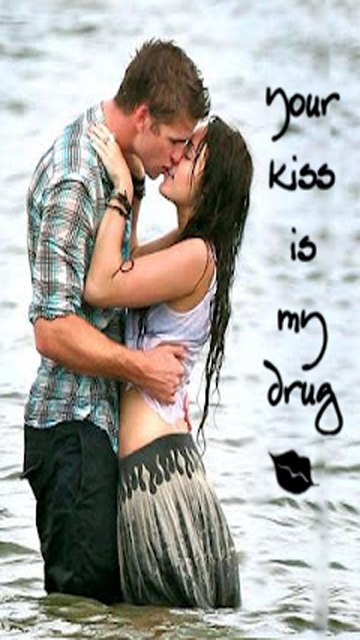 Couple_Kiss.jpg